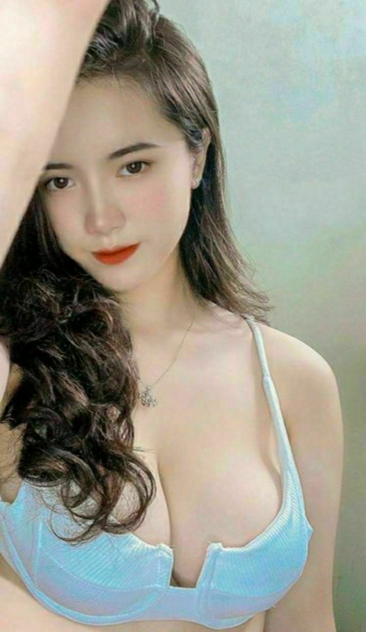 外表甜美！性格活泼美少女！近期下海炮友大战，撩下内衣用屌磨奶头，美腿黑丝足交，骑乘位操多毛骚逼